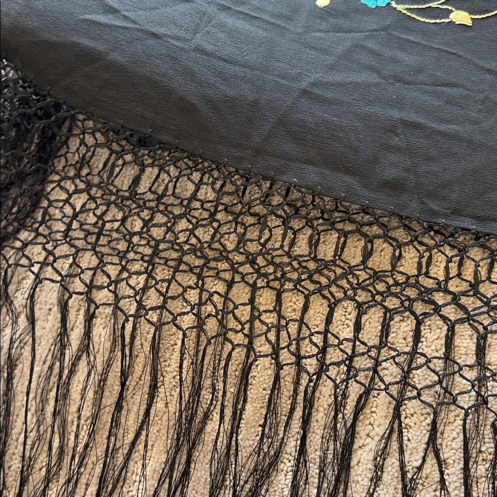 Vintage Artesania Reyes Madrid Black Floral Embroidered Silk Shawl with Fringe - Picture 8 of 8